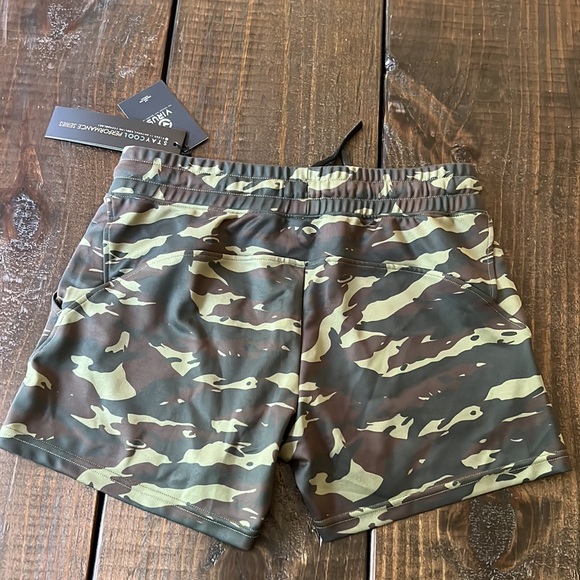 NWT Virus Stay Cool Performance Series camo shorts- womens size small - Picture 2 of 2